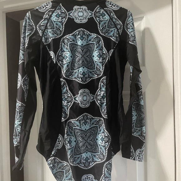 One piece bathing suit - Picture 2 of 3